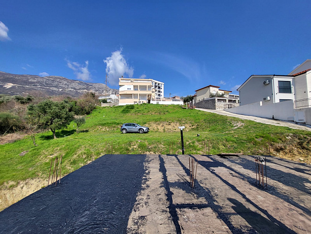 House of 80 square meters with a plot of 905m2 and beautiful panoramic views of the surrounding hills and the sea